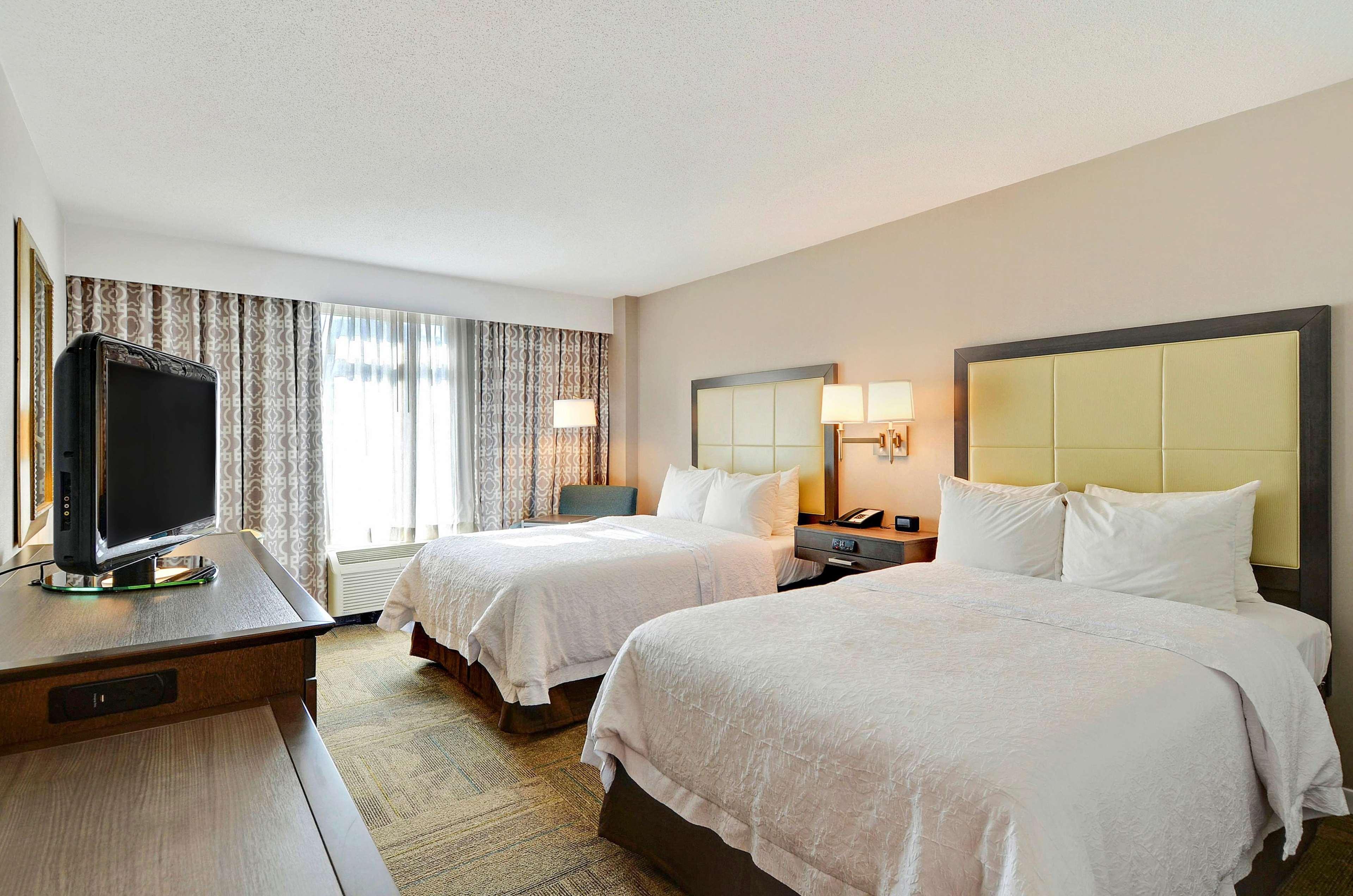 Hampton Inn Alexandria/Old Town Bagian luar foto