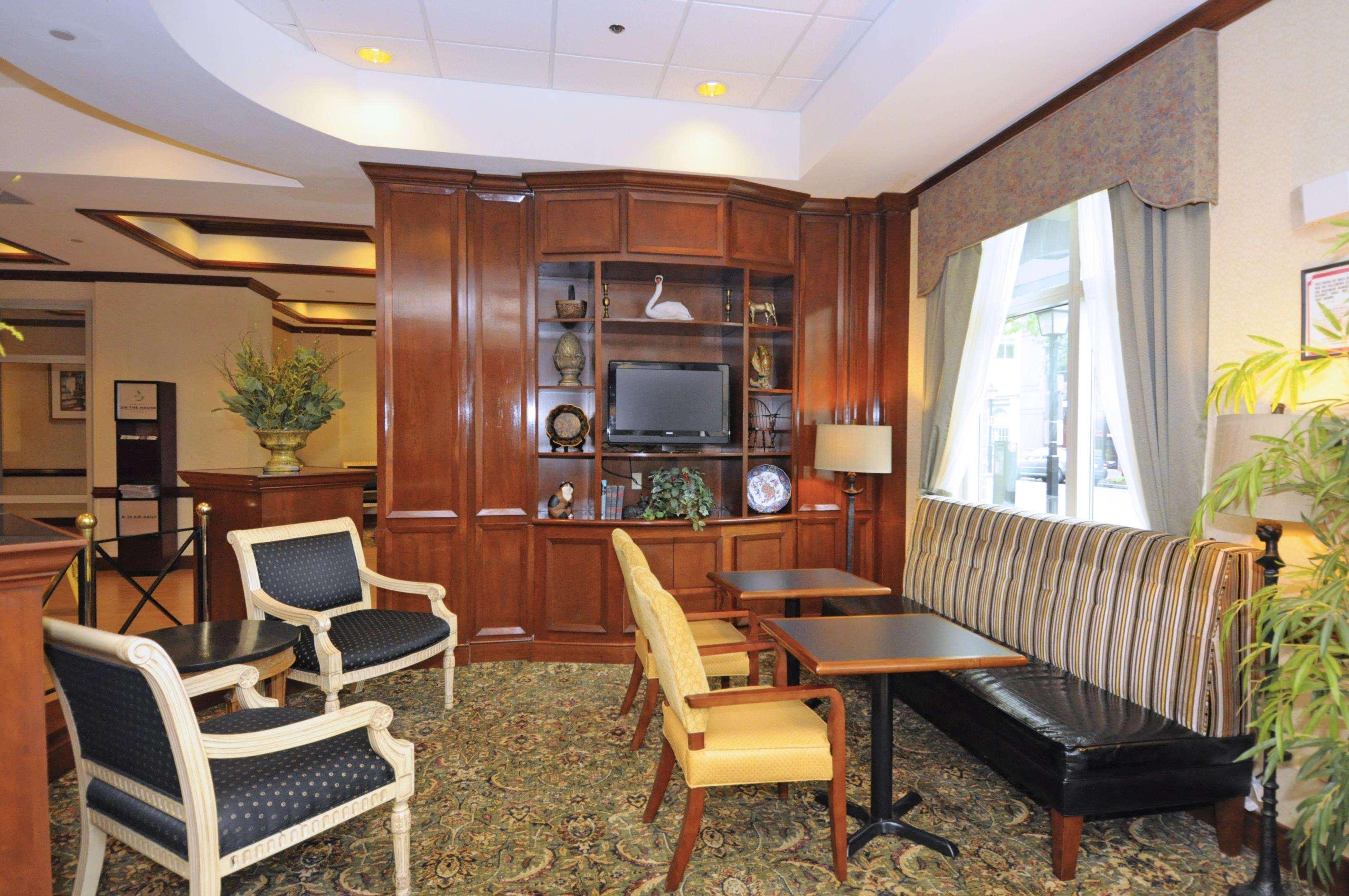 Hampton Inn Alexandria/Old Town Bagian luar foto