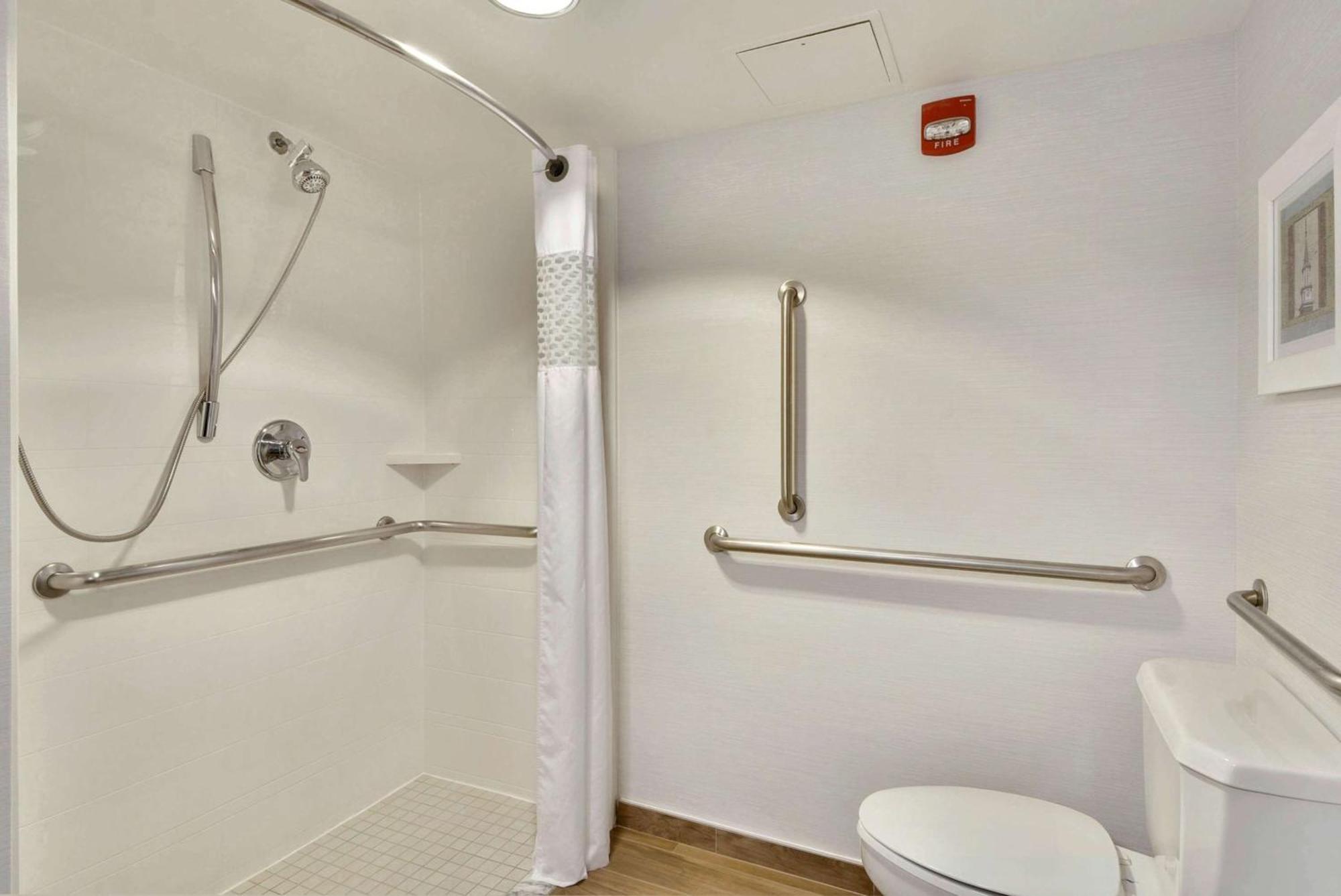 Hampton Inn Alexandria/Old Town Bagian luar foto