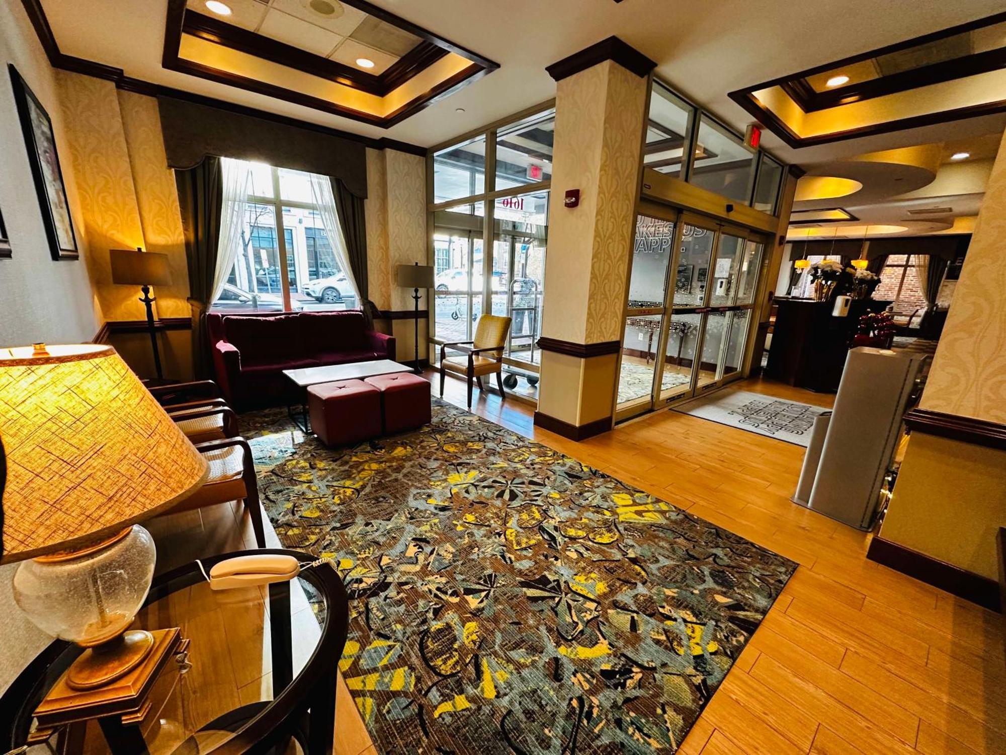 Hampton Inn Alexandria/Old Town Bagian luar foto